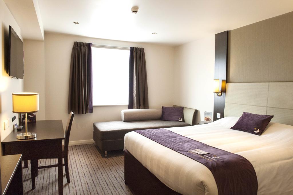 Premier Inn Basingstoke West Zewnętrze zdjęcie