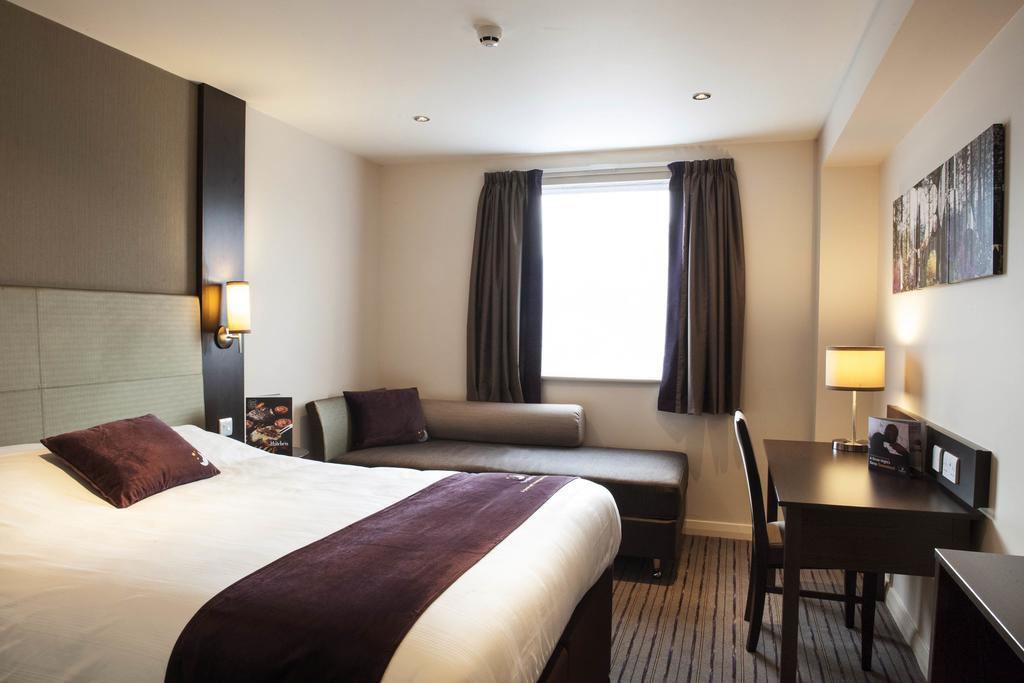 Premier Inn Basingstoke West Zewnętrze zdjęcie